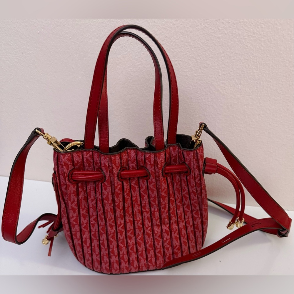 Michael Kors Willa Bucket‎ Bag EUC - Picture 3 of 11
